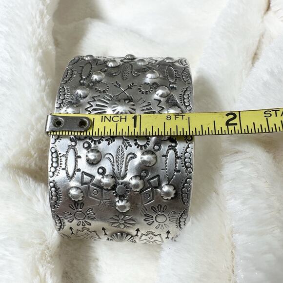 Fred Harvey Era Navajo Repousse Stamped Sterling Silver Wide Cuff Bracelet 52g - Picture 9 of 10